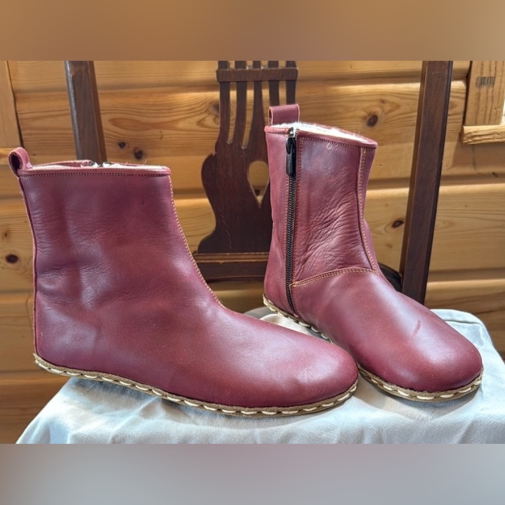 Atlantis Scarlet Barefoot Boots with Fur Size 8-8.5